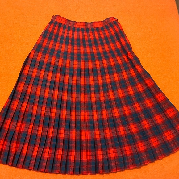 Vintage Aljean 60s red and green tartan pleated wool midi skirt made in Canada - Picture 12 of 16